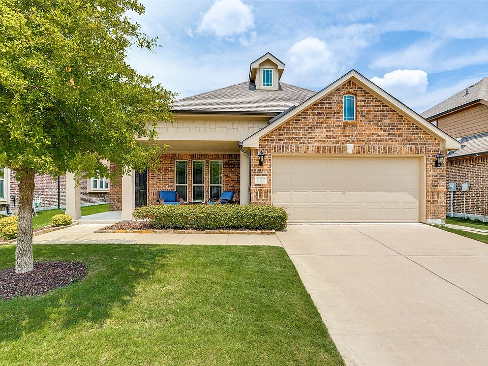 1st image of 902 Lyndhurst Dr