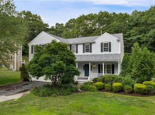 364 Orchard Woods Dr N, Saunderstown, RI 02874