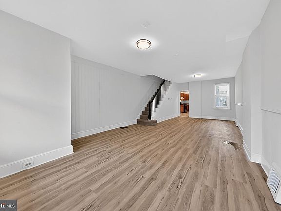 5th image of 1009 Chestnut St