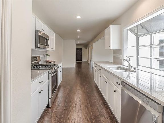 5th image of 1802 Castille Dr