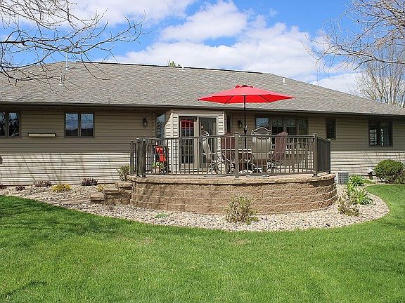 3rd image of 404 E Veterans Dr