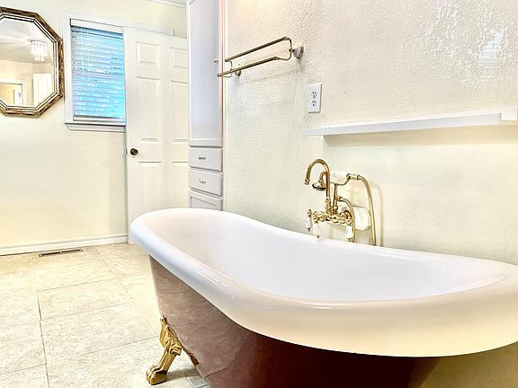 5th image of 7 Evesham Ln