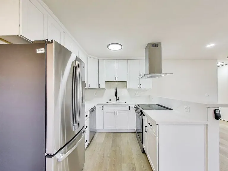 698 N Santa Cruz Avenue — Photo 8
