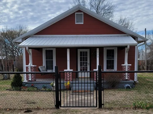 225 S 1st St, Skiatook, OK 74070