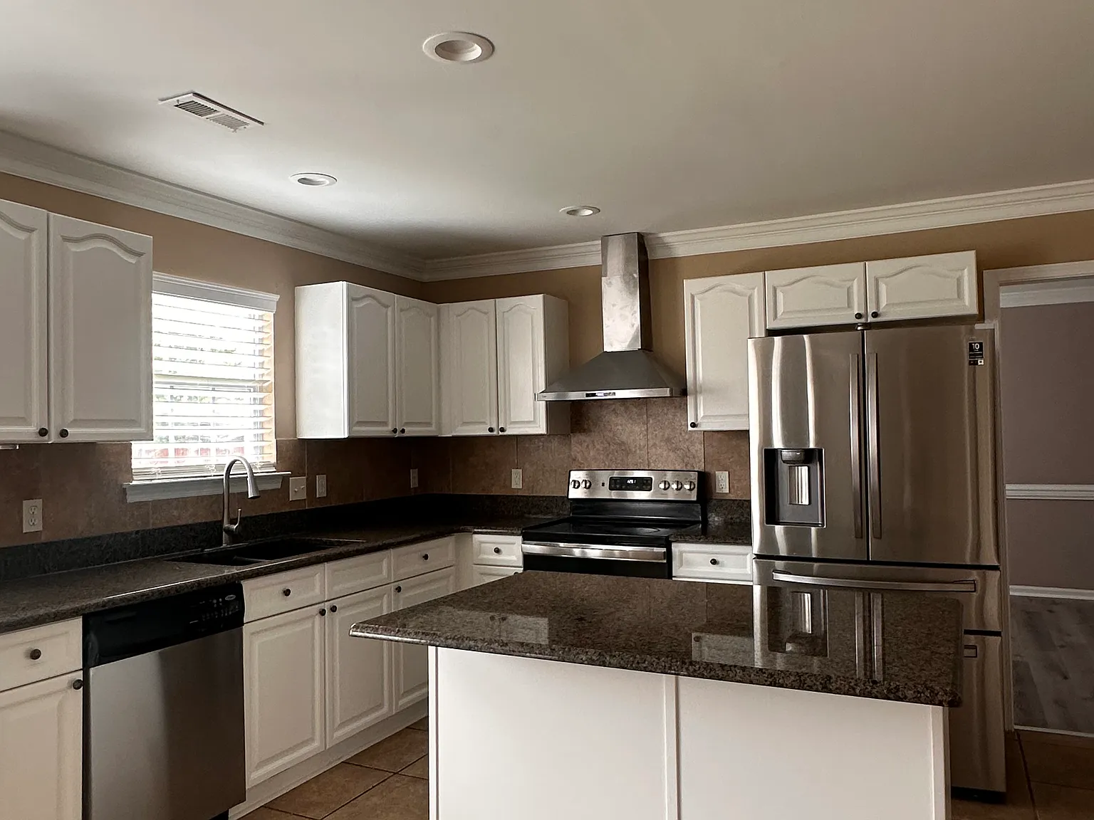10146 Hawkeye Dr — Photo 2