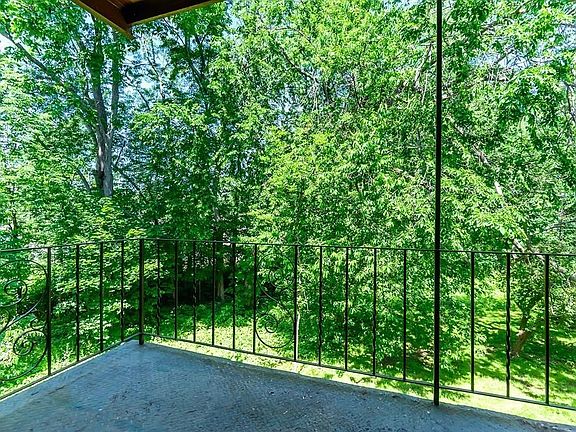 4th image of 58 Edgelawn Ave APT 9