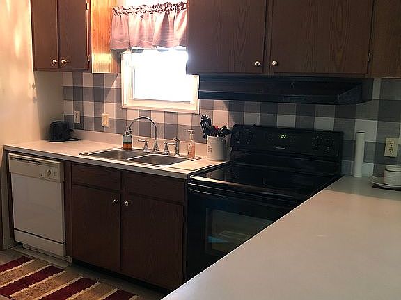 5th image of 474 Glenwood Dr