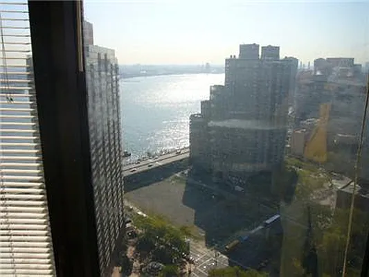 Rented by Domus Realty | media 28