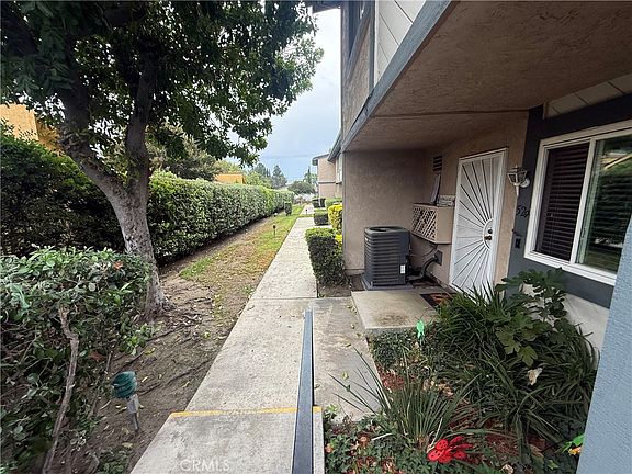 2nd image of 529 W 9th St