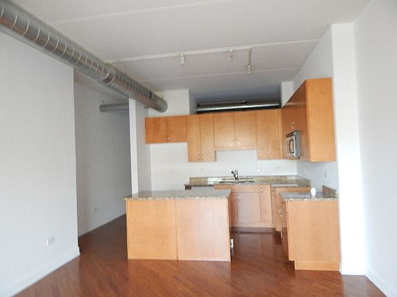 2nd image of 3100 W Fullerton Ave
