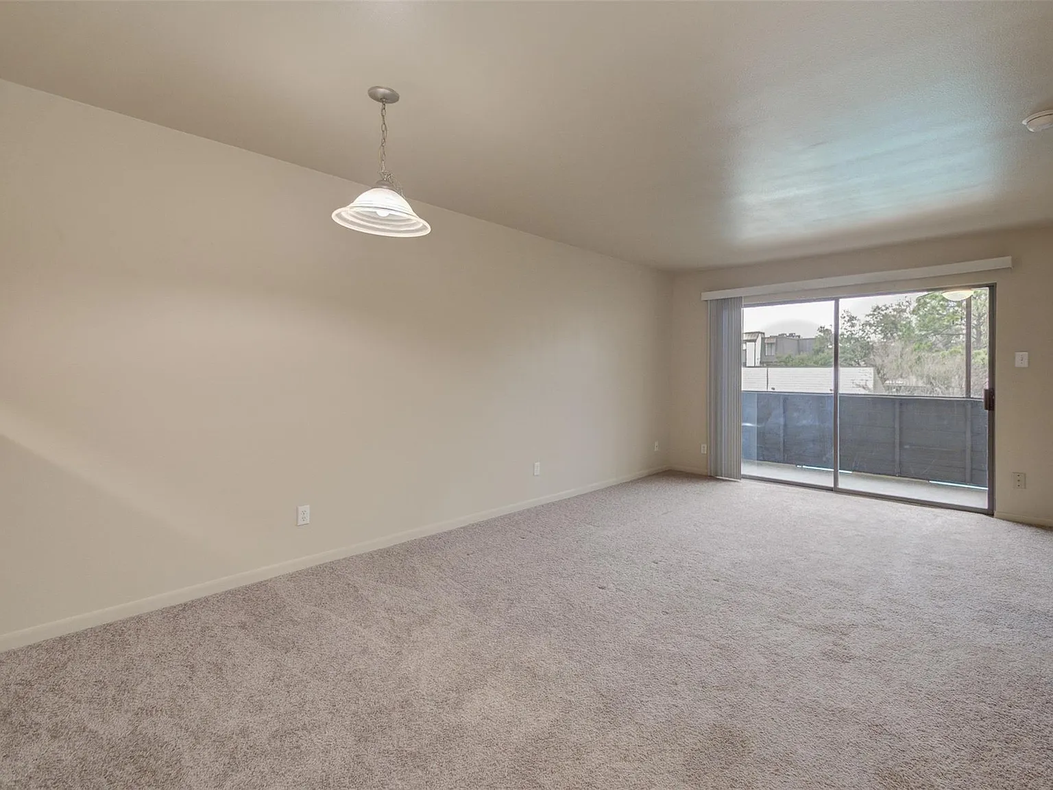 1 bed, 1.0 bath, 742 sqft, $1,100 — Photo 4