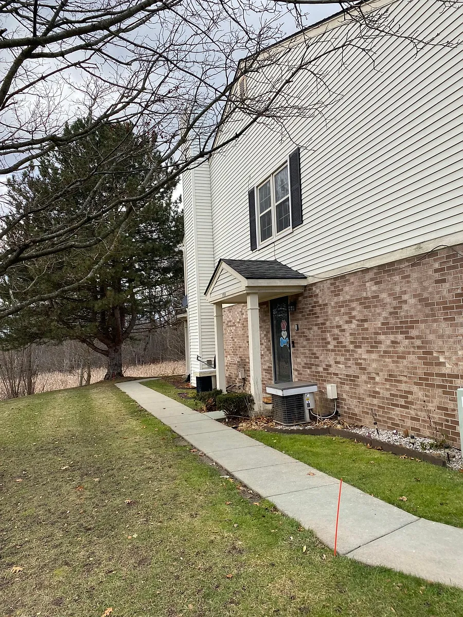 Building Photo - 7751 Lake Ridge Dr