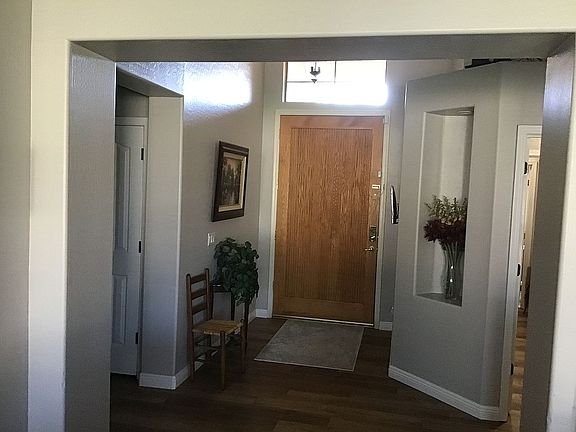 3rd image of 3484 E Parkview Dr
