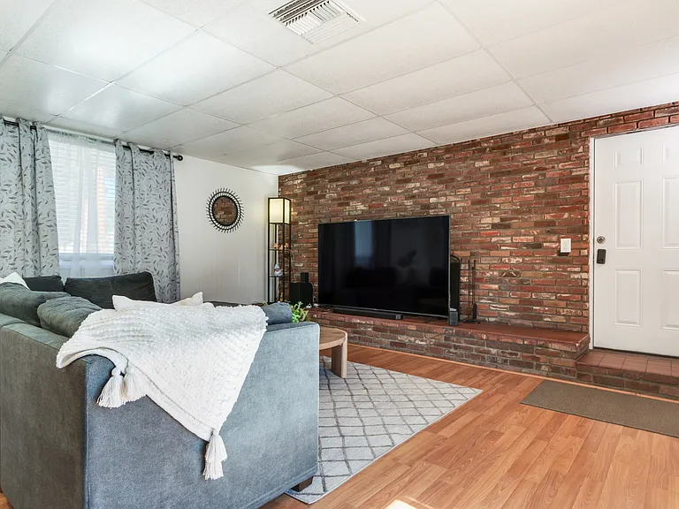 975 Brookside Ave — Photo 10