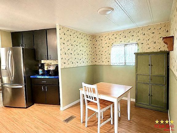 4th image of 203 Irwin Dr