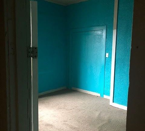 5th image of 220 Dalzell St