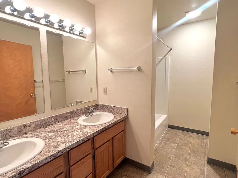 1308 N Brooklane St — Photo 21
