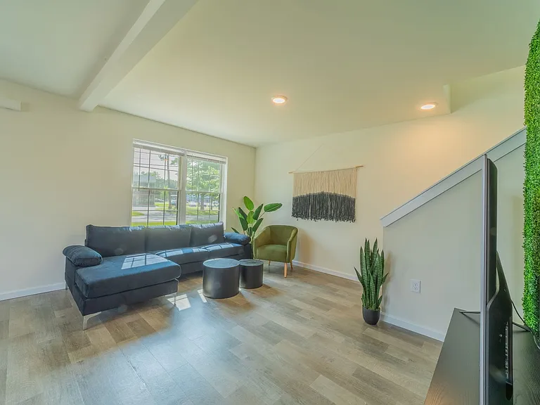 674 N Bedford St — Photo 4