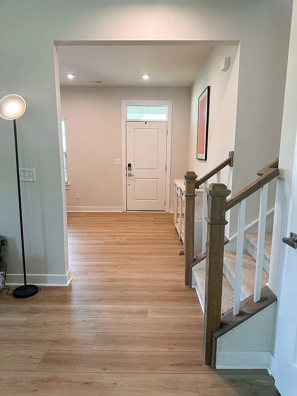 5 bed, 2.5 bath, 2748 sqft, $2,899 — Photo 2