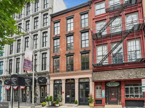 233 Chestnut St APT 3, Philadelphia, PA 19106