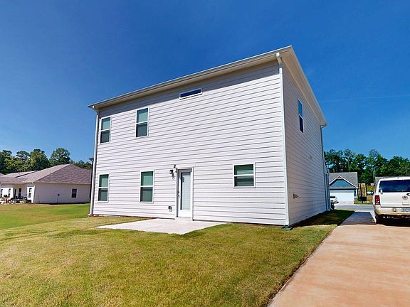 3rd image of 662 Blackshear Trl