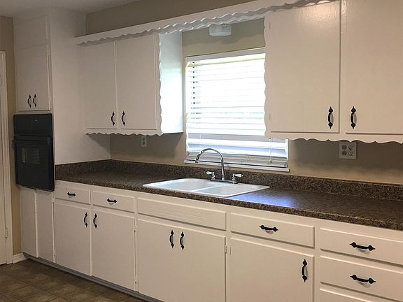 4th image of 3145 Lakeside Dr