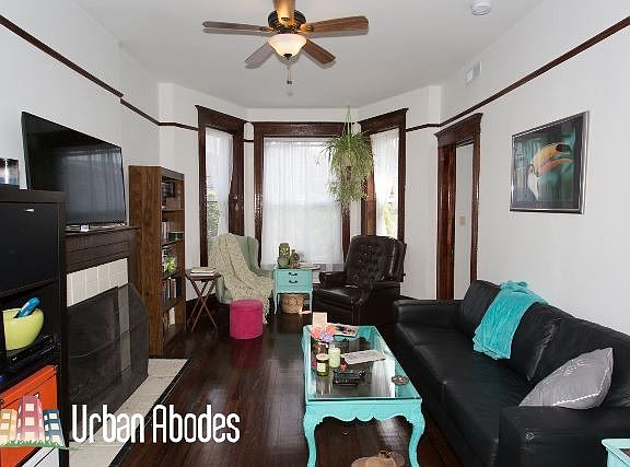 2nd image of 870 W Buckingham Pl APT 3
