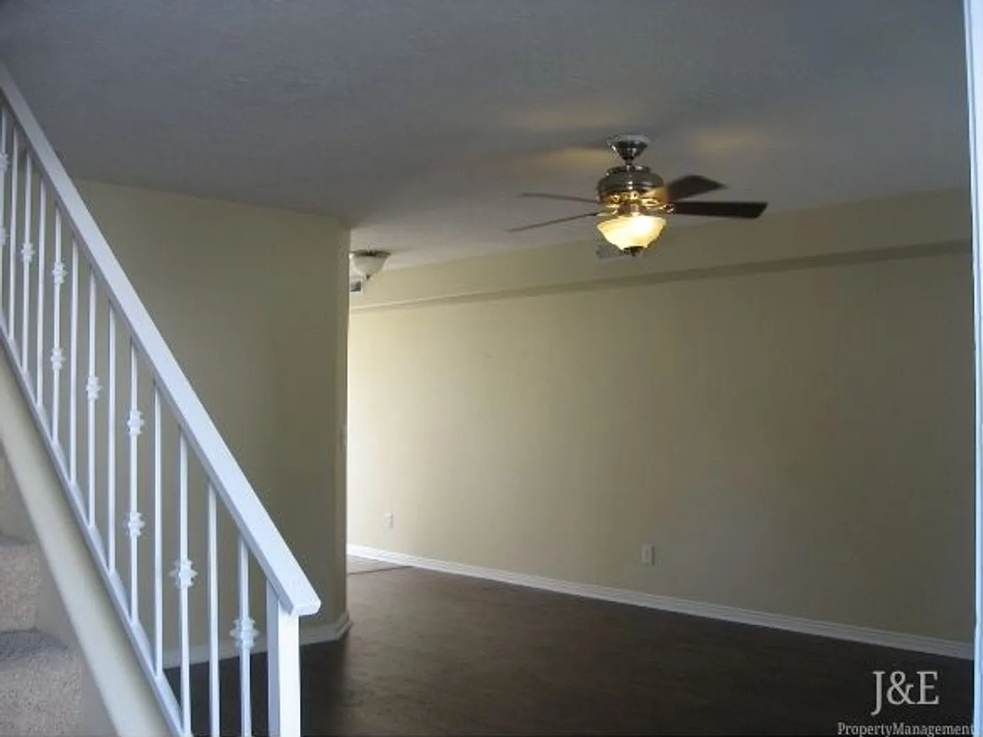 1148 N Northfield Rd — Photo 2