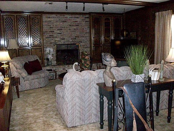 5th image of 5055 Bayou Vista Dr
