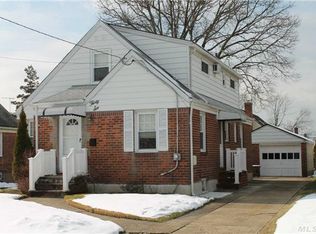 36 Mary St, Valley Stream, NY 11580