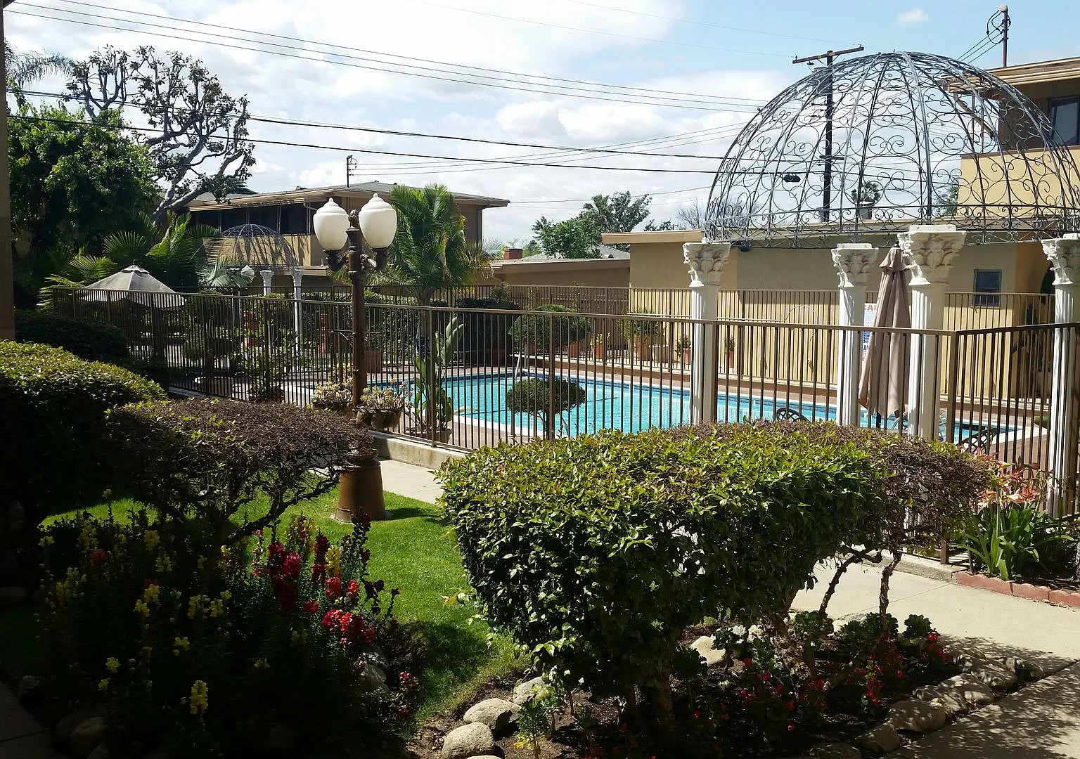 Courtyard Apartments — Photo 3