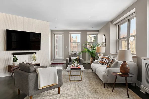 Sold by Compass | media 18