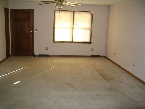 3rd image of 507 Willow Branch Dr