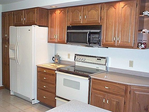 2nd image of 3232 Woodland Ct N