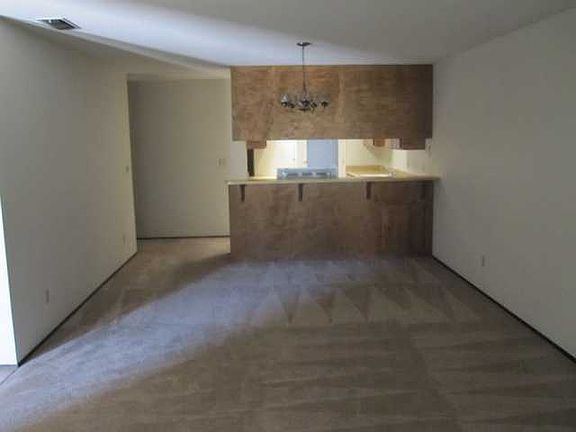 4th image of 1124 Lillian Dr