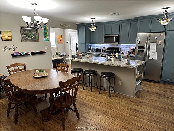 5th image of 2407 McHaney Dr
