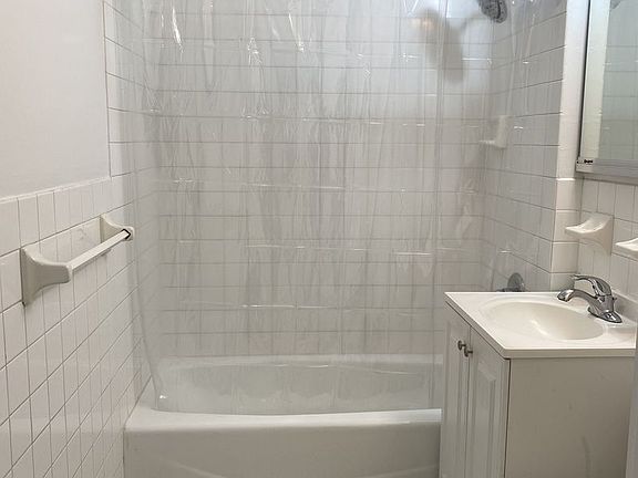 4th image of 7533 113th St APT 1R