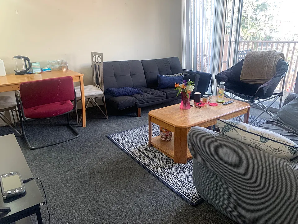935 Dewey Ave #201