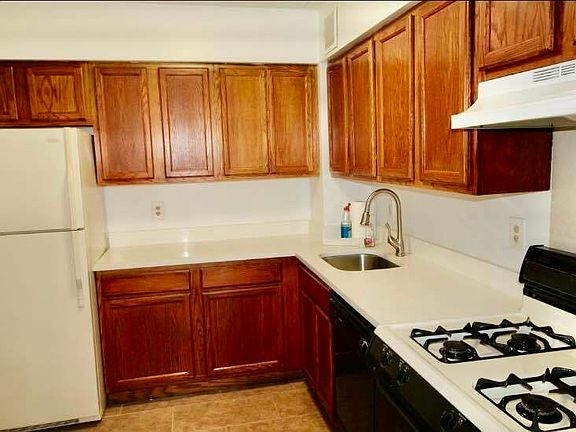 5th image of 1835 Needham Ave APT 2C