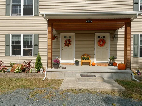 10 School Rd #B, Poestenkill, NY 12140