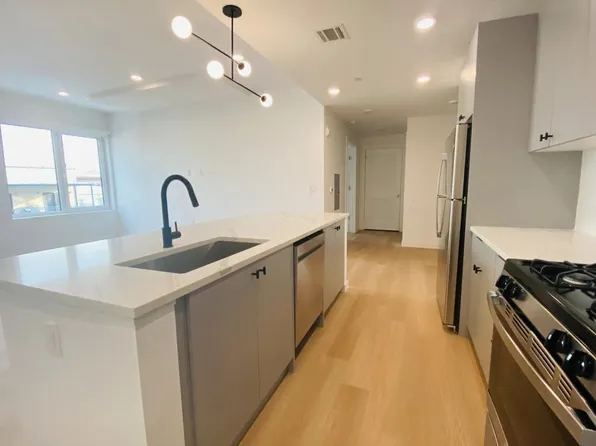 402 Jackson Street image 6 of 12