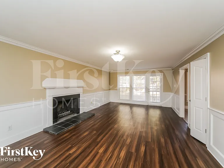 8158 Creekside Cir S — Photo 2