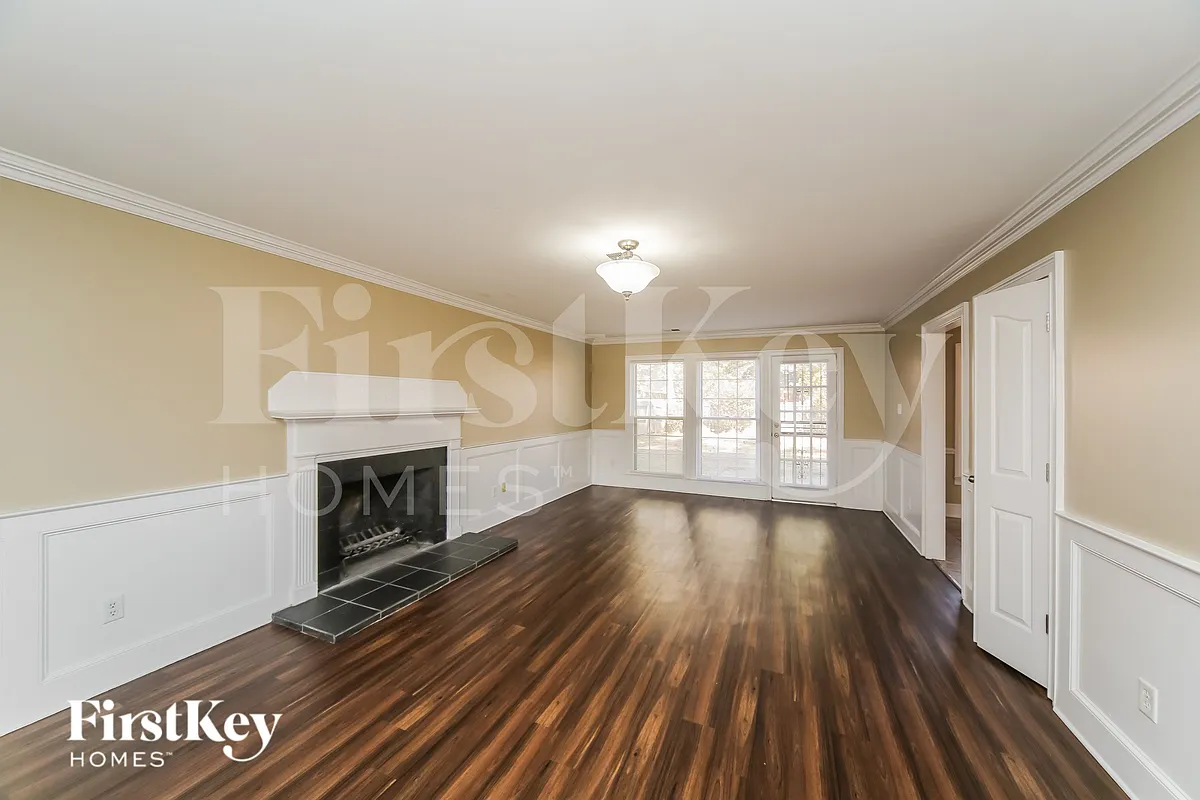 Building Photo - 8158 Creekside Cir S