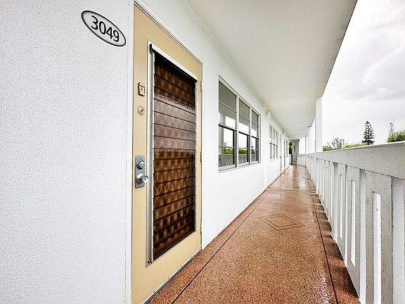2nd image of 3049 Cambridge C #3049