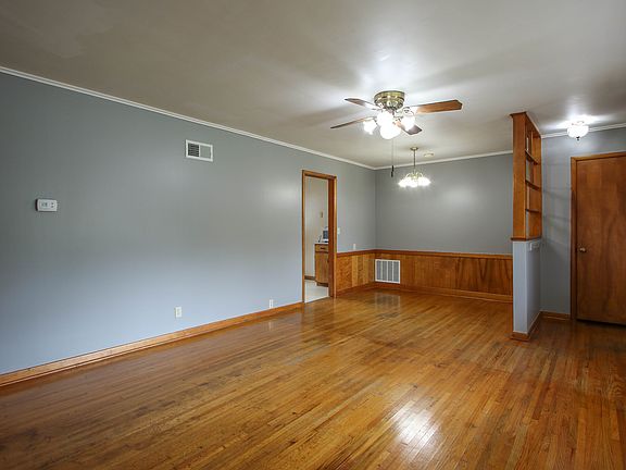 5th image of 104 W Davis Ave