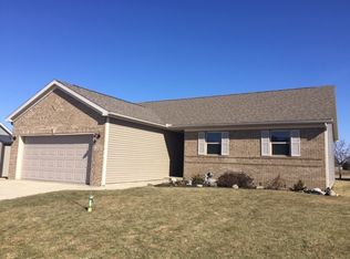 206 Carriage Ct, Flora, IN 46929