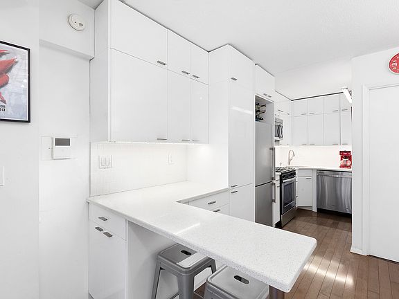4th image of 200 Bowery APT 3D