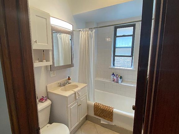 2nd image of 1343 N Ashland Ave #3F