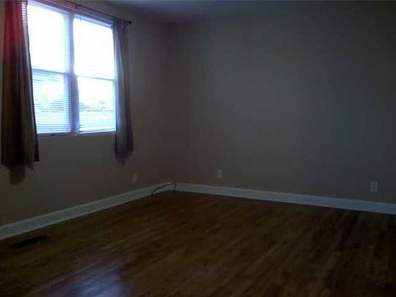 3rd image of 1711 Strawberry Ln
