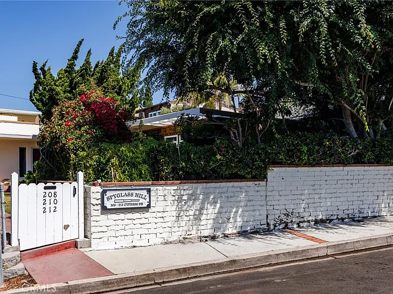210 Cypress Dr — Photo 10